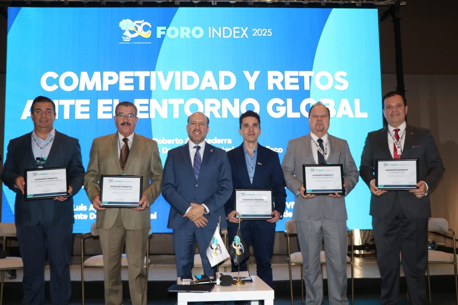 Reconocimientos y cierre de sesión